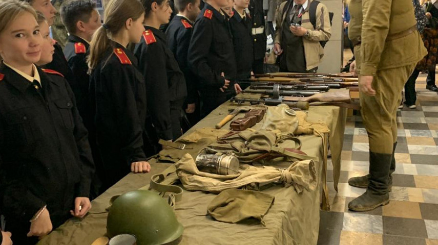 Подвиг прошедших лет прославим на века