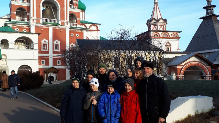 "Родные достопримечательности". Родители с детьми отправились  в путешествие .