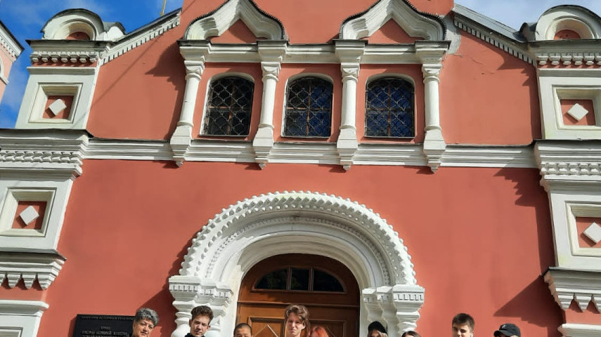 Старшеклассники из САО на экскурсии в храме иконы Божией Матери "Скоропослушница"