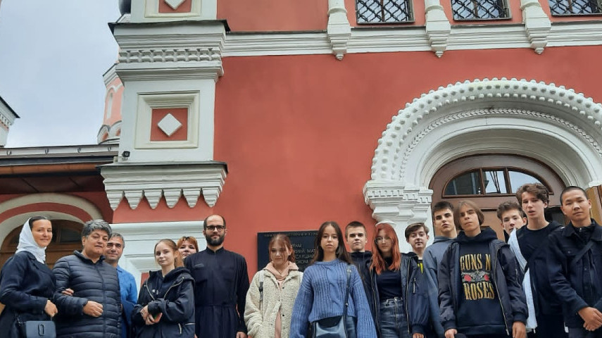 Старшеклассники из САО на экскурсии в храме иконы Божией Матери "Скоропослушница"