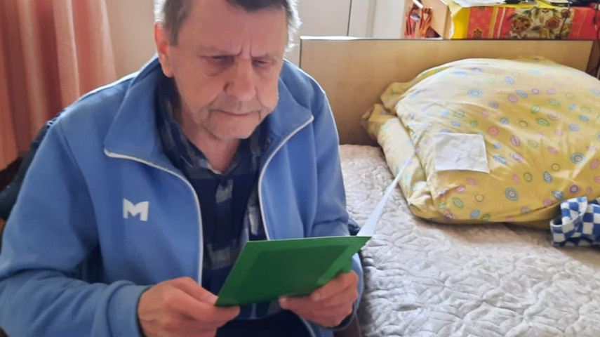 Дети - дедушкам и бабушкам