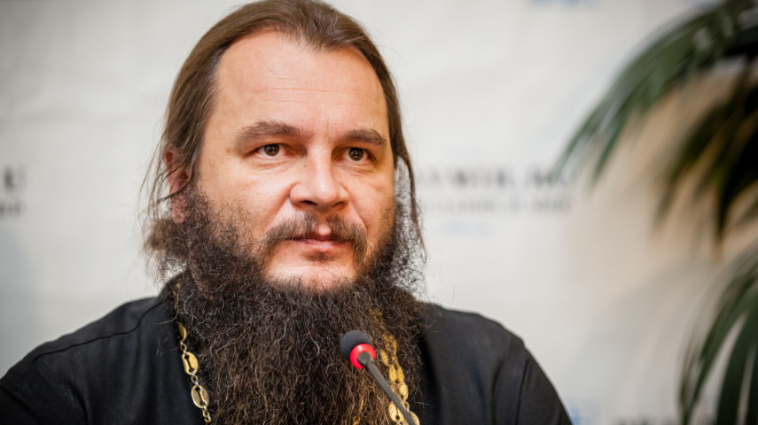 Протоиерей Игорь Фомин: «Мы не учим школьников креститься»