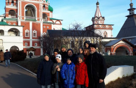 "Родные достопримечательности". Родители с детьми отправились  в путешествие .